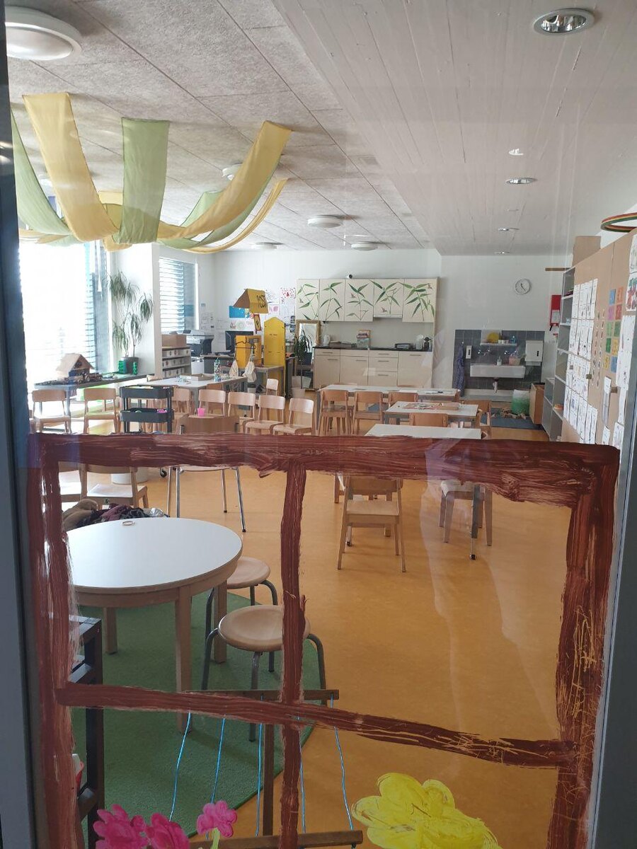 Швейцарский детский сад     Источник: https://t.me/Russland_Schweiz