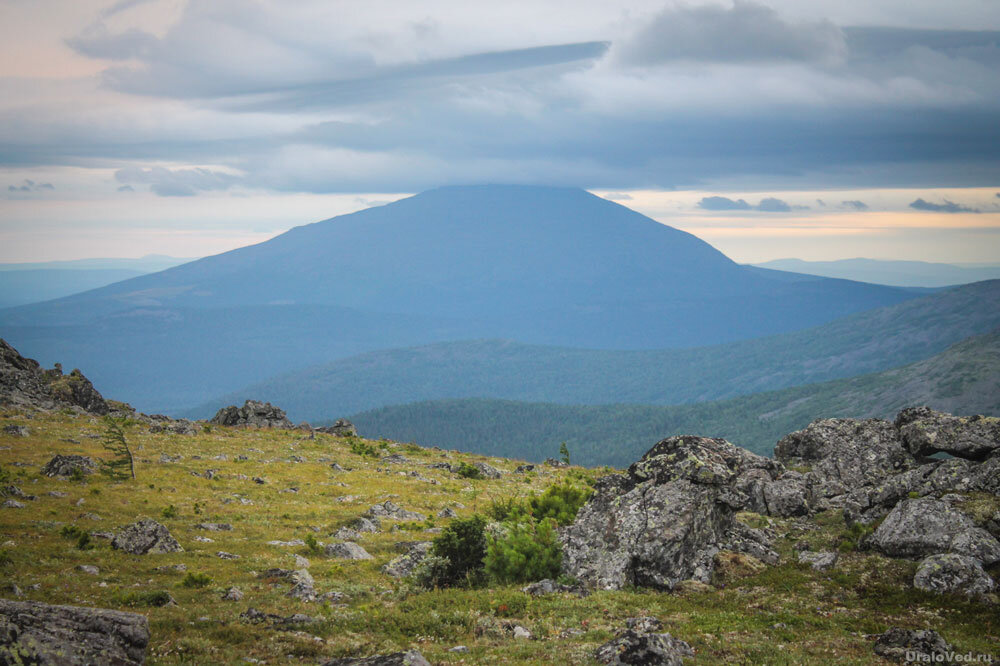 Косьвинский камень ндпи. Гора Косьвинский камень бункер. Кытлым Косьвинский камень. Гора Косьвинский камень Свердловская область. Гора Косьвинский камень 1519 м.