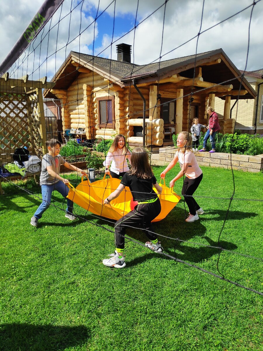 Игровой процесс в "Гигантский" волейбол