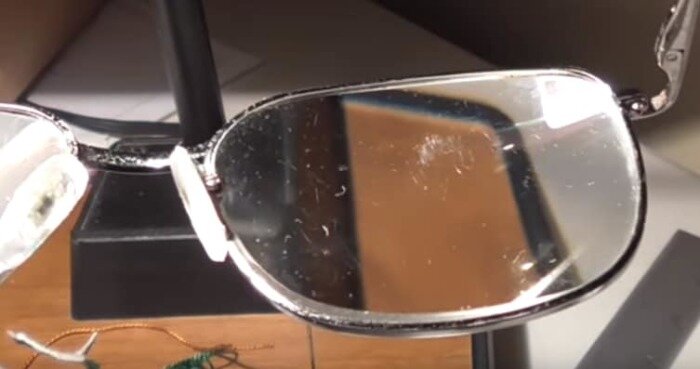  Как быстро и просто удалить царапины с очков обычных и солнцезащитных