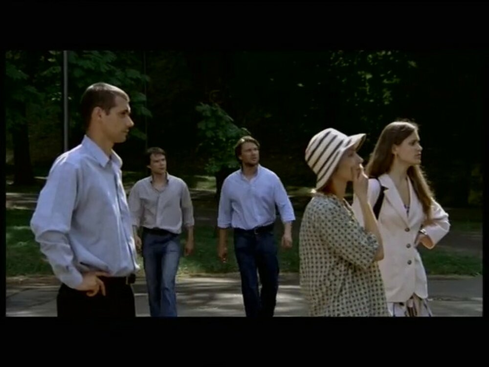 Вот идут, никого себе  не трогая, два молодых друга. Сергей Голобородько, он слева, исп. Андрей Кузичев, и его друг Никита, исп. Егор Пазенко.