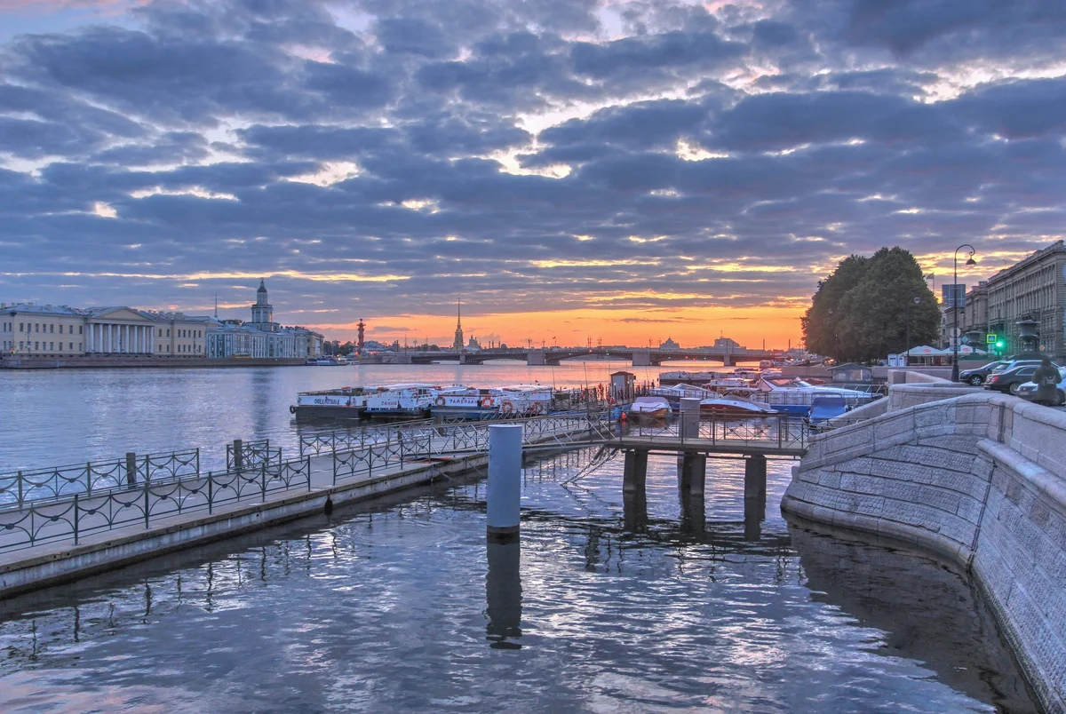 Белые ночи утро. Белые ночи утро. Петропавловская крепость в санкт-петербурге. Белые ночи утро. Санкт-петербург нева белые ночи.