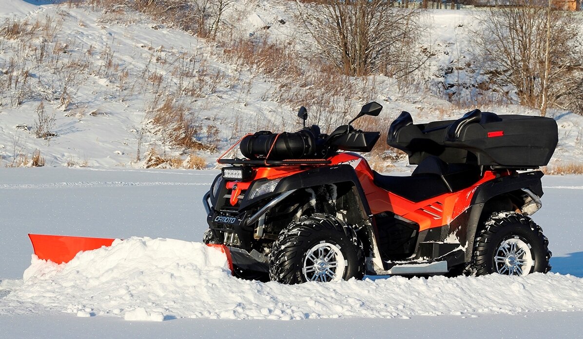 Квадроцикл оборудованный отвалом