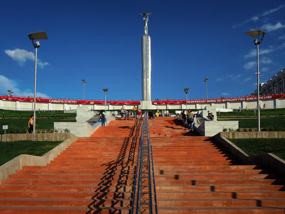 Склон самара. Склон площади славы Самара. Площадь славы Самара спуск. Спуск с площади славы в Самаре. Площадь славы Самара лестницы.