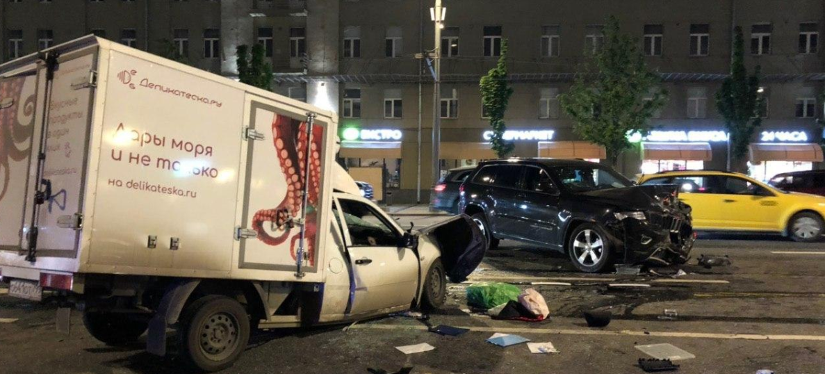 Михаил Ефремов устроил аварию