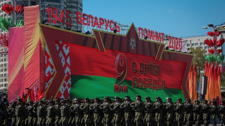 Прошёл месяц, и ничего. Все живы здоровы. О колоннах грузовиков с гробами Первый канал ничего не сообщает. И это очень странно.