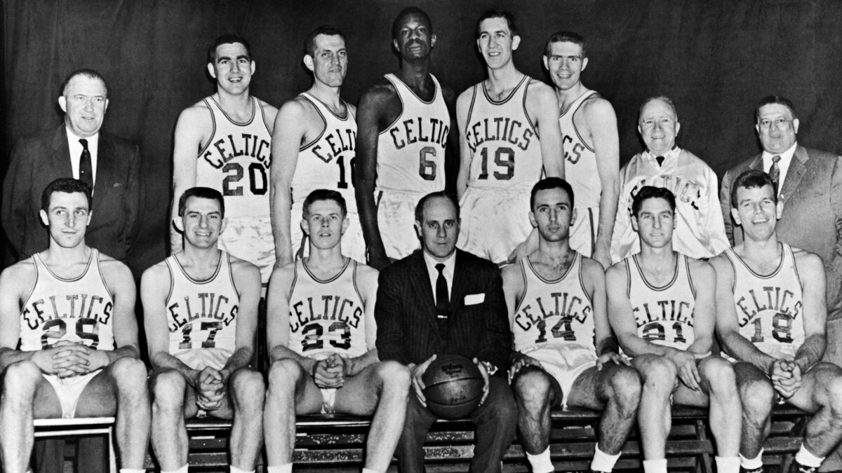 Датой учреждения Национальной Баскетбольной Ассоциации считается шестое июня 1946 года. Место образования — Соединённые Штаты.-2