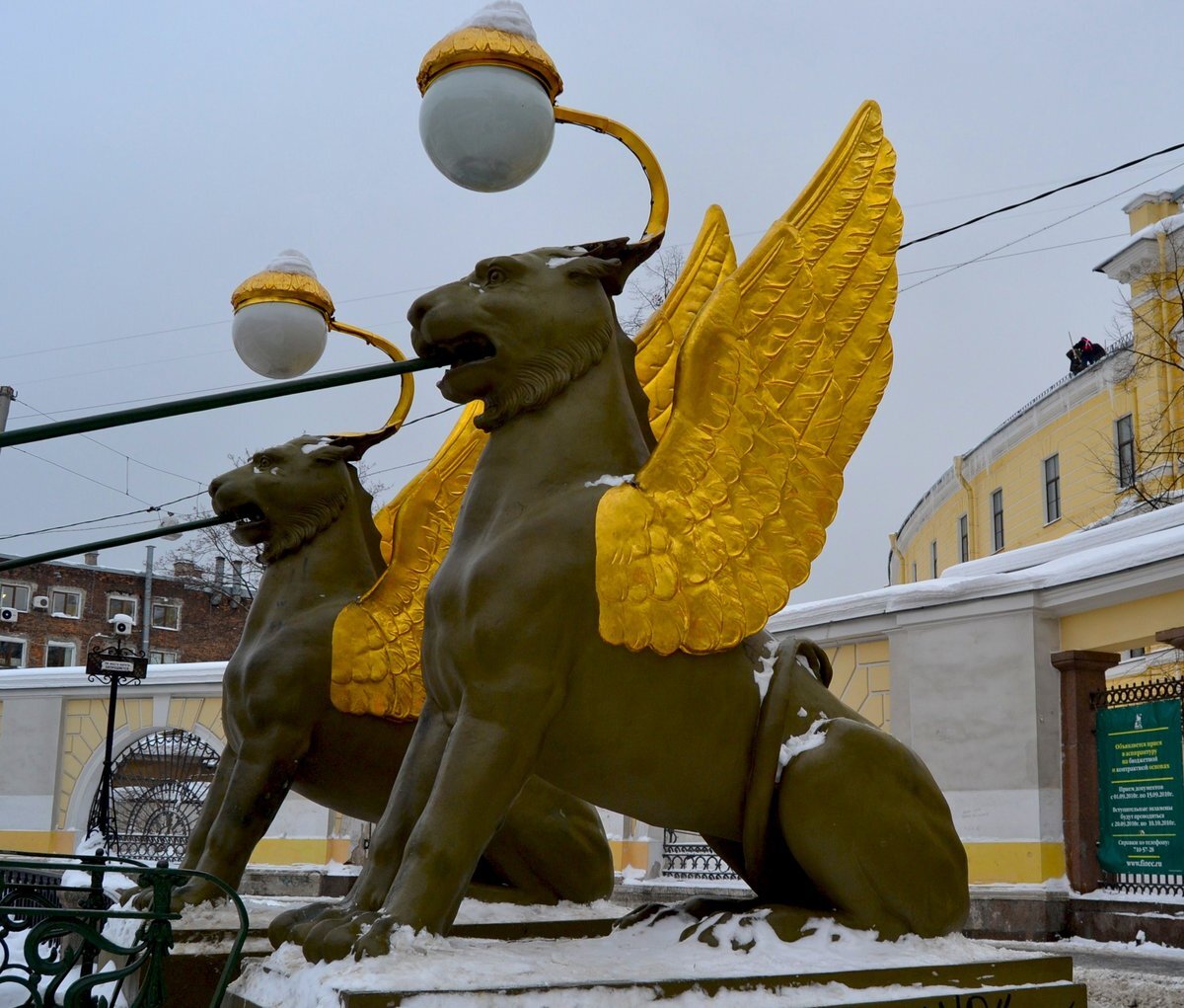 грифоны на мосту в санкт петербурге