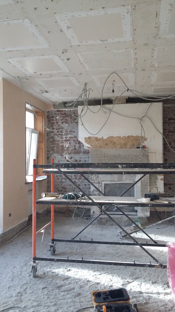 Демонтажные работы на объекте, дополнительные замеры для внесения изменений в чертежи на всех листах проекта, дизайнер Женя Стельмах