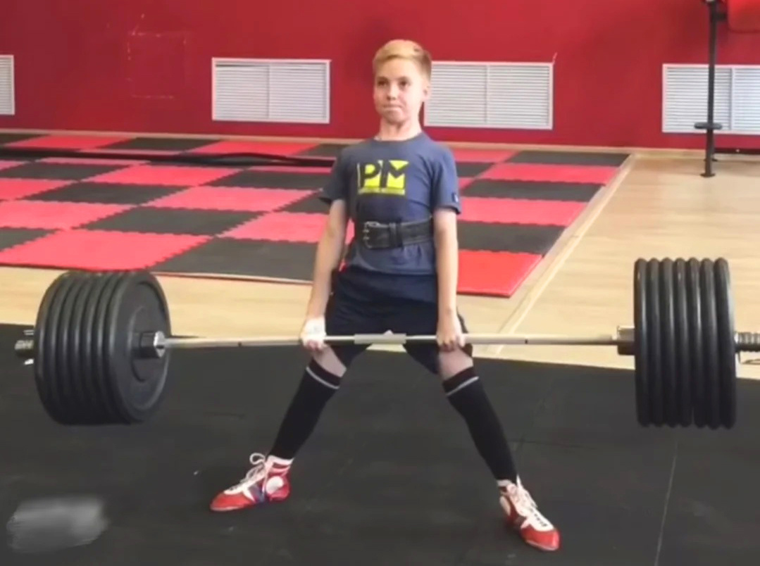 тяга 100кг на 3 повторения.