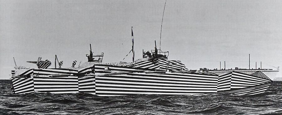 Или как вам такое? Я если честно даже не понимаю, сколько здесь кораблей. А теперь представьте, что вы видите такое в перископ, пытаясь навести атаку своей субмарины...