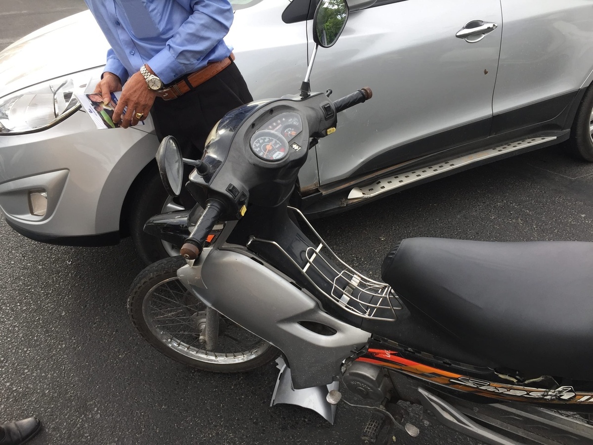 А это тот самый байк моего друга после того, как мы попали в аварию. Неправ оказался водитель машины, так что все обошлось да и мы живы остались, хоть чутка и покалеченные.