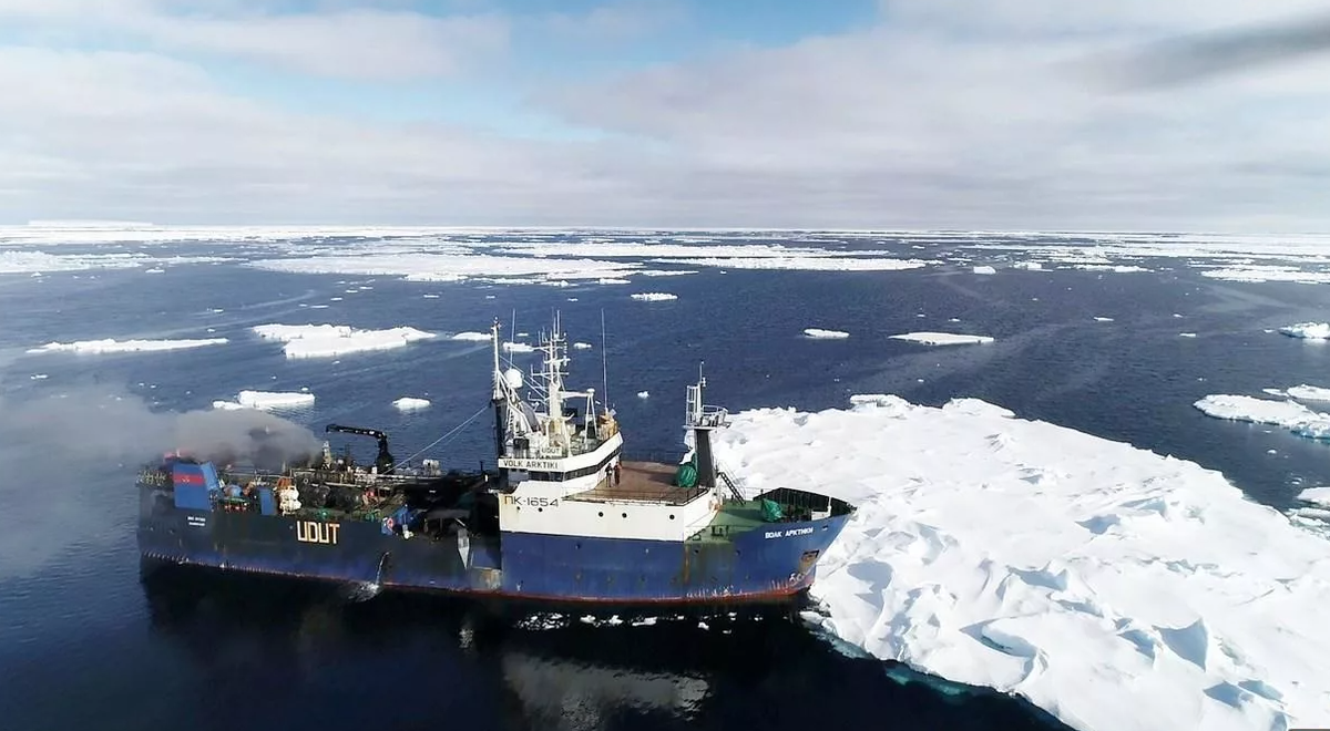 Пока арктические воды активно осваивают лишь рыбаки