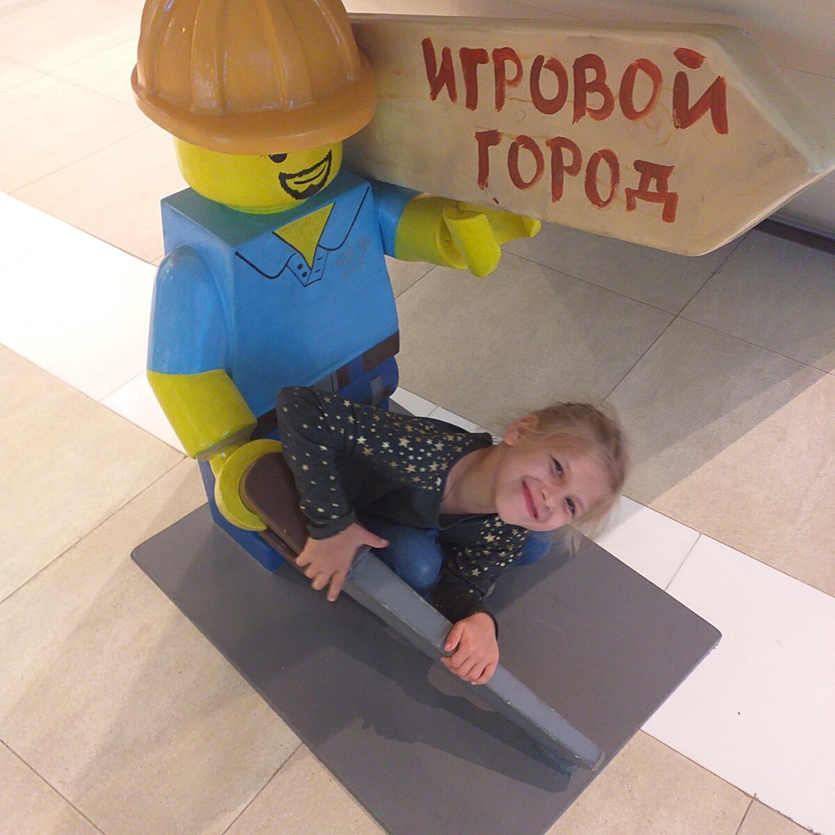 Именно неуправляемость в условиях обилия внешних стимулов выдает "полевое"поведение