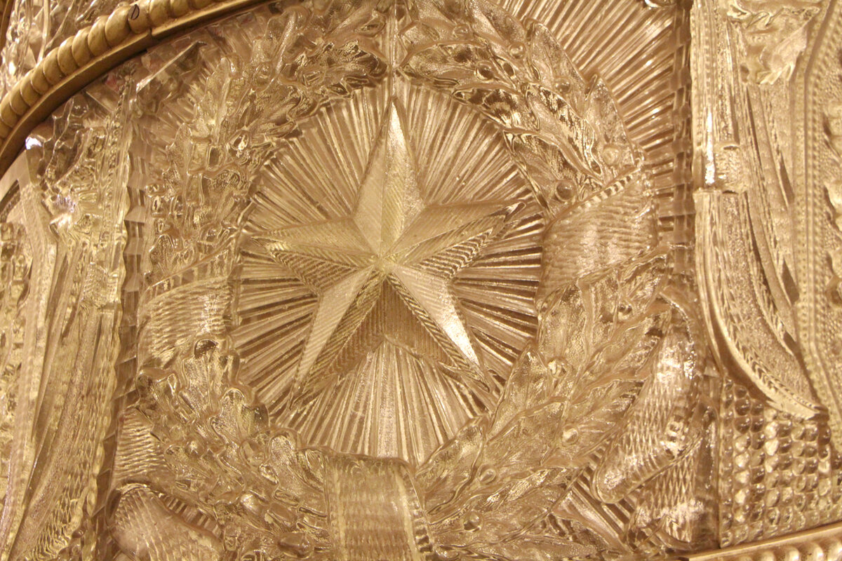 «Хрустальная» колонна, фрагмент 
(фото — О. Феофанова)