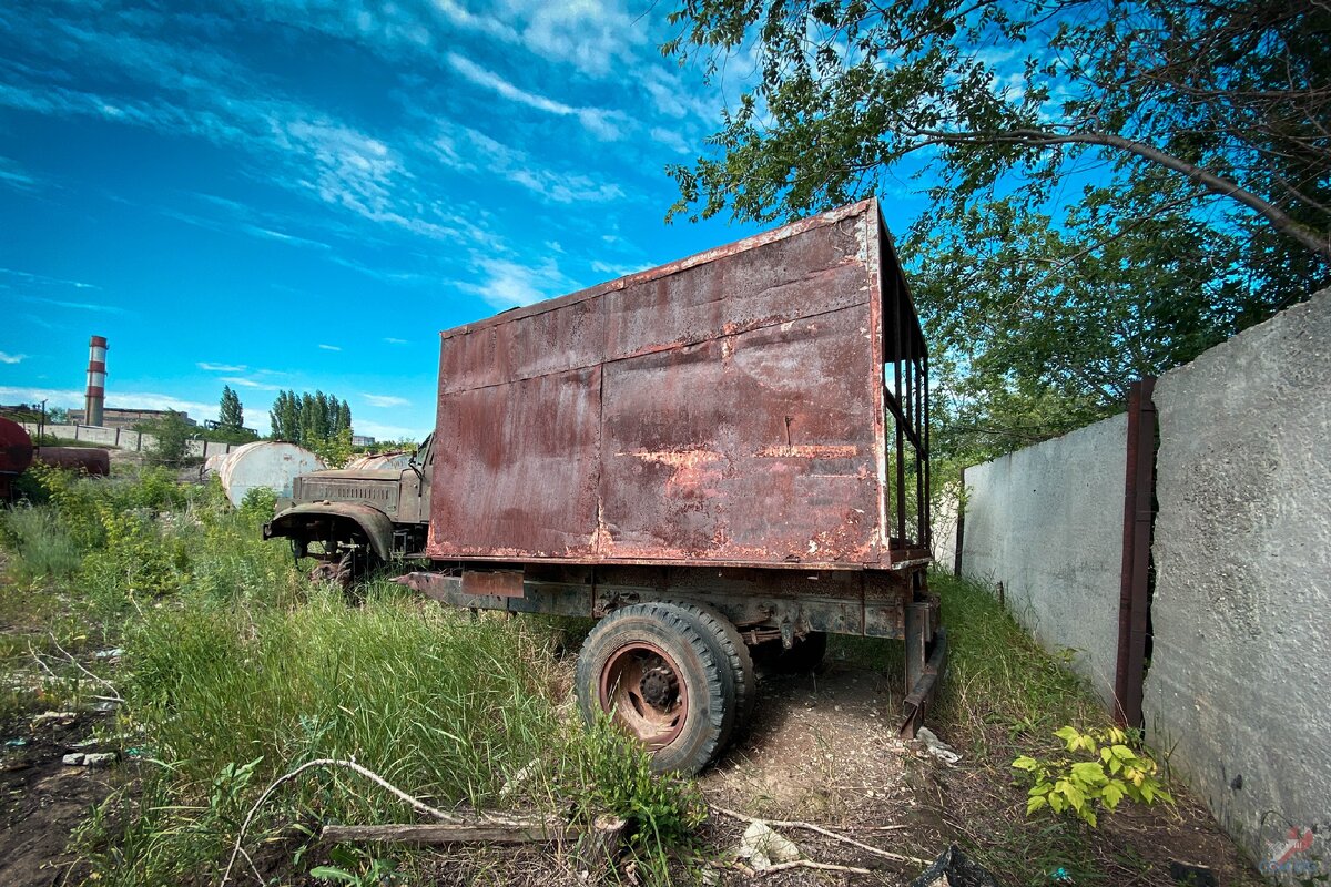 Стоянка с грузовиками. 