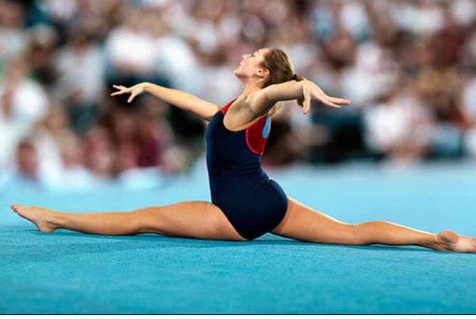     Шпагатом называют гимнастическое упражнение на растяжку мышц и связок ног.
