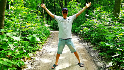 Отвлечь мысли от Рака помогает прогулка по лесу