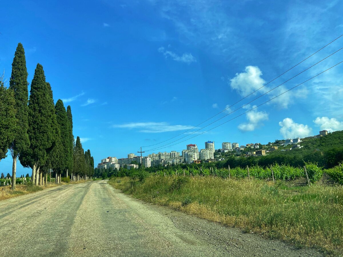 Погода крым село изобильное. Изобильное Алушта. Село Изобильное Алушта. Поселок Изобильное Алушта Крым. Крым 3 села Алушта.