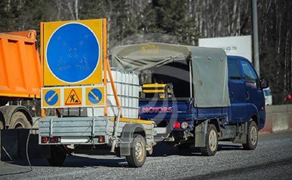 Рисунок 1 – Прицеп прикрытия при проведении дорожно-ремонтных работ