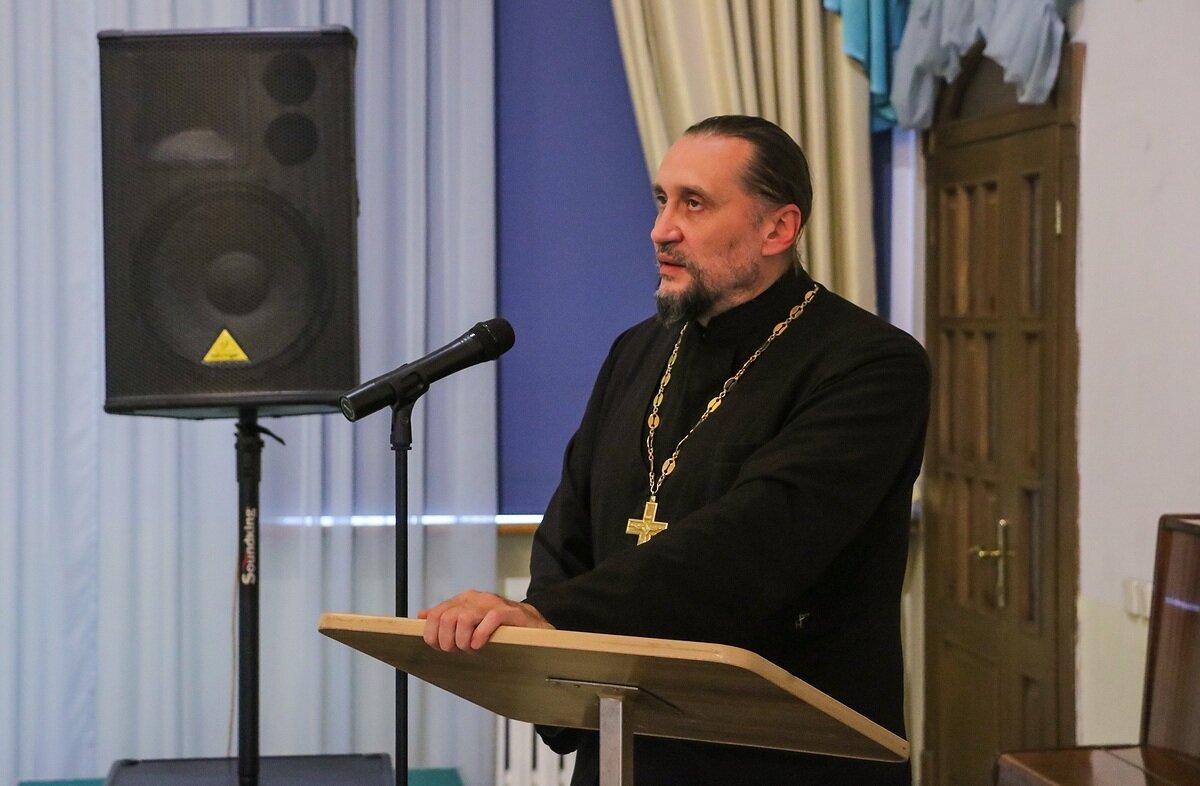 Богослужение священник епископ диакон. Кинешемская епархия священник андрей. Павел островский нахабино. Чем отличается иерей от протоиерея. Киргизия бишкек епархия протоиерей валентин никонов.