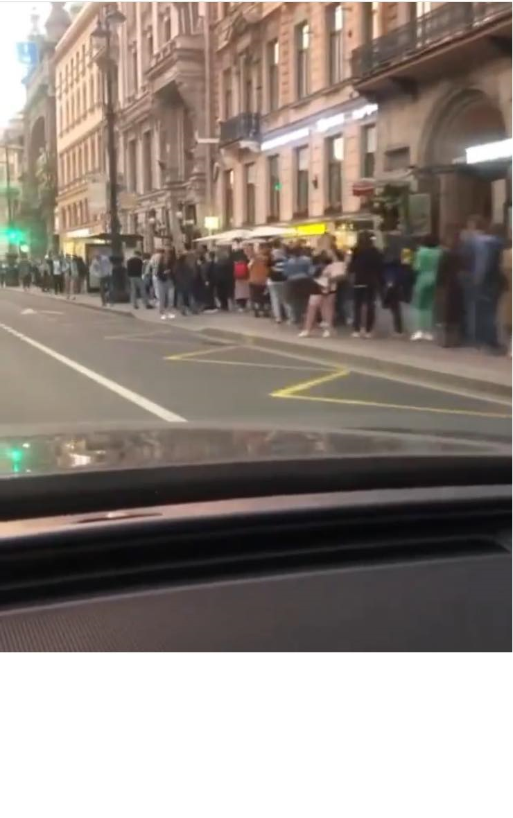 Фото: сфотал из машины очередь