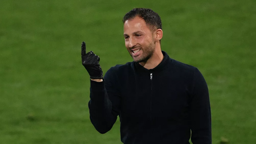 Главный тренер московского «Спартака» Доменико Тедеско после гола нападающего команды Александра Соболева в ворота петербургского «Зенита» показал судьям жест с призывом посмотреть видеоповтор.