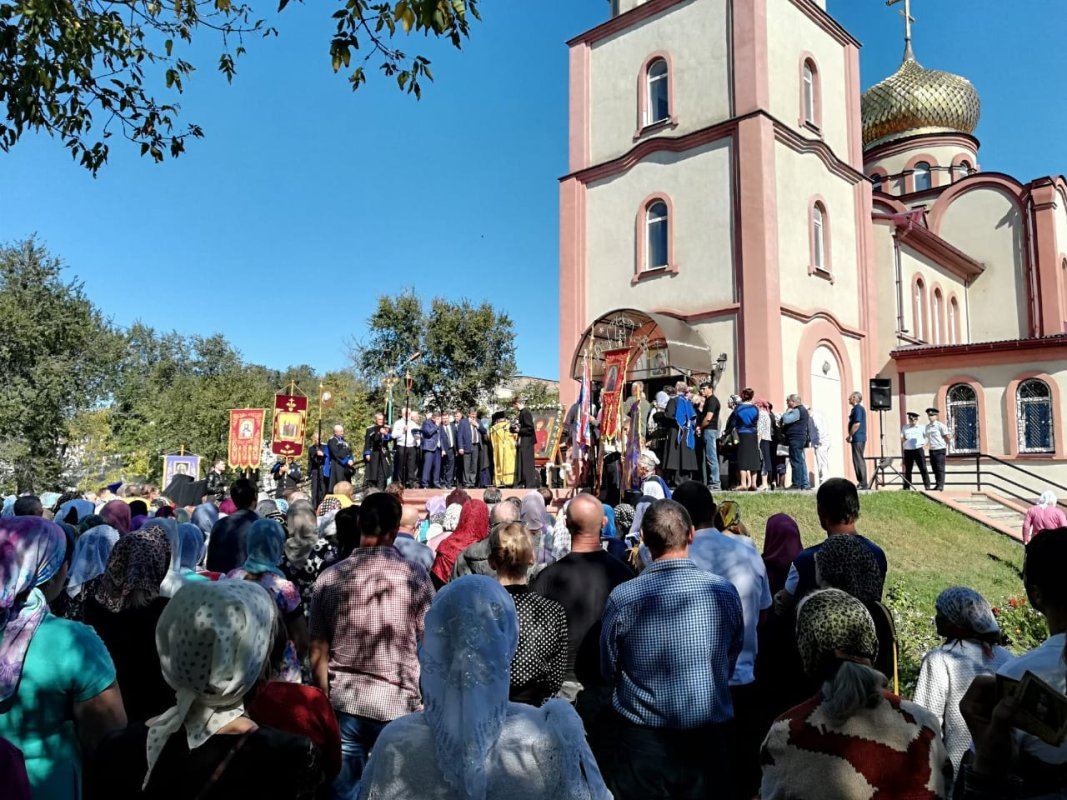 Дагестан кизляр фото. Церковь Георгия Победоносца, Кизляр. Крестный ход в Кизляре. Кизляр город в Дагестане. Соборный храм Георгия Победоносца Кизляр.