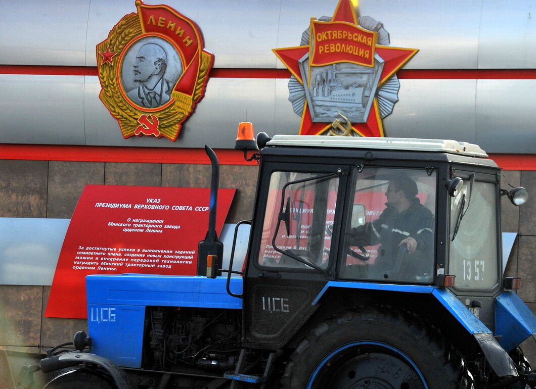 Минский тракторный завод. Фото: Виктор Драчев / ТАСС