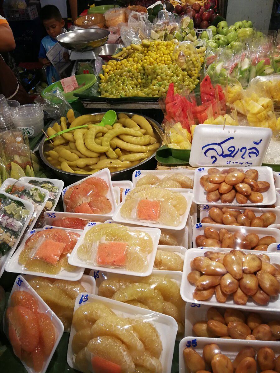 Фрукты на тайском рынке