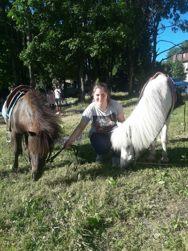 А вот и она с двумя понями)