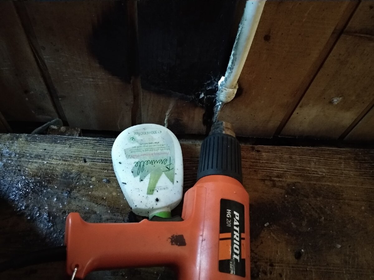 на фото "виновник" праздника