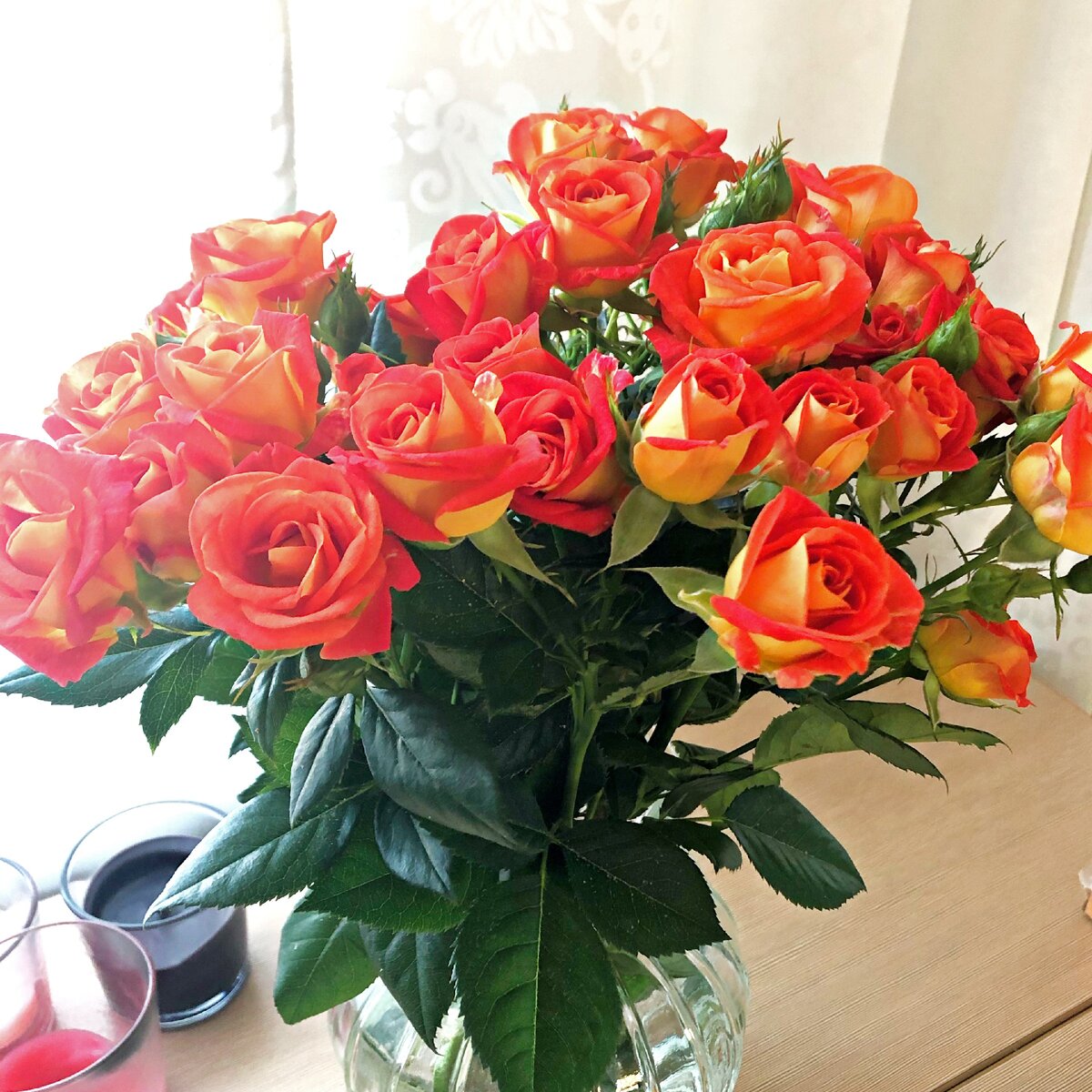 Люблю, когда дома есть живые цветы.