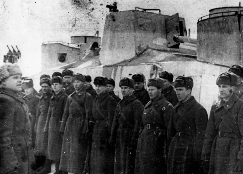 Личный состав отдельного бронепоезда № 73 3-й дивизии войск НКВД по охране железнодорожных сооружений