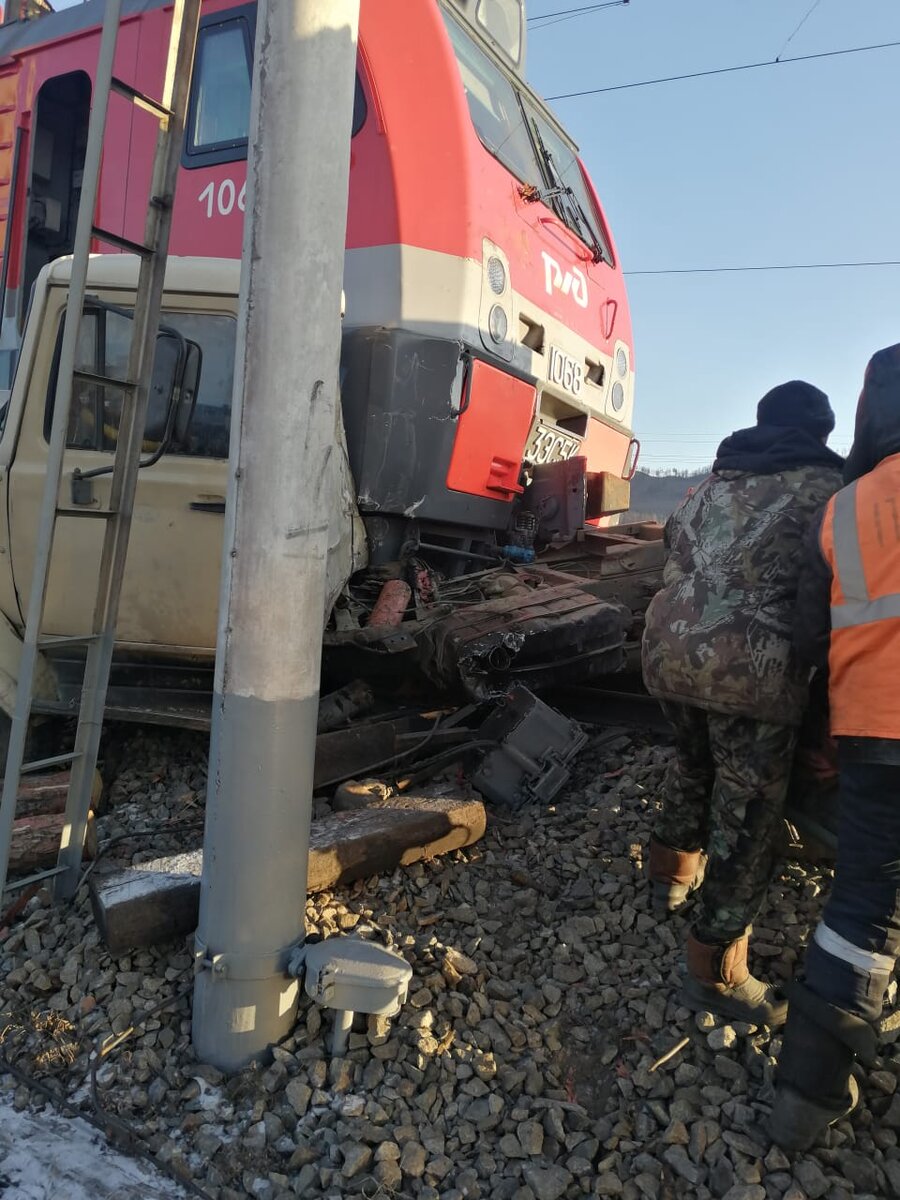 Авария на переезде.