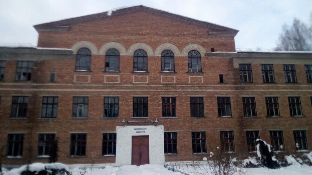 Шанталовский сельскохозяйственный  техникум,старейшее сельзкохозяйственный заведение в России.Основаный в октябре 1893 годаи отпраздновав свое 120 летие вскоре был полностью ликвидирован.