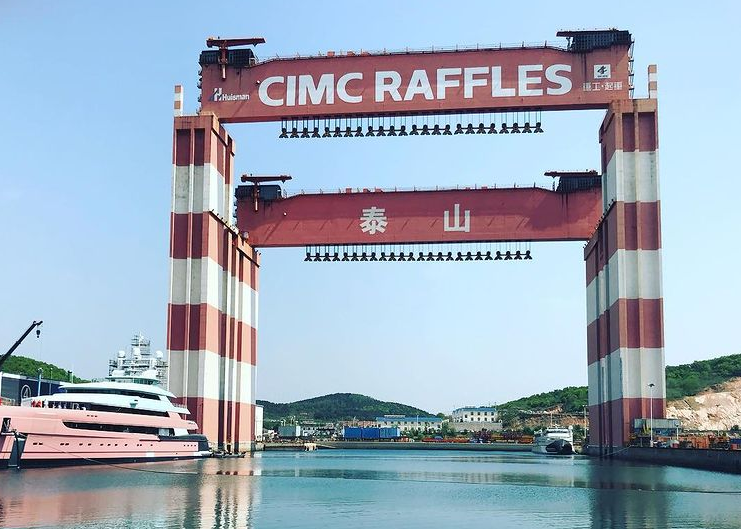 кран Taisun на судоверфи Yantai Raffle