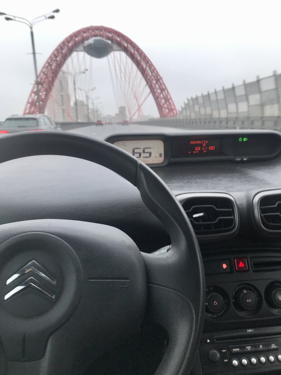 Очень экономичный автомобиль с приятным интерьером.