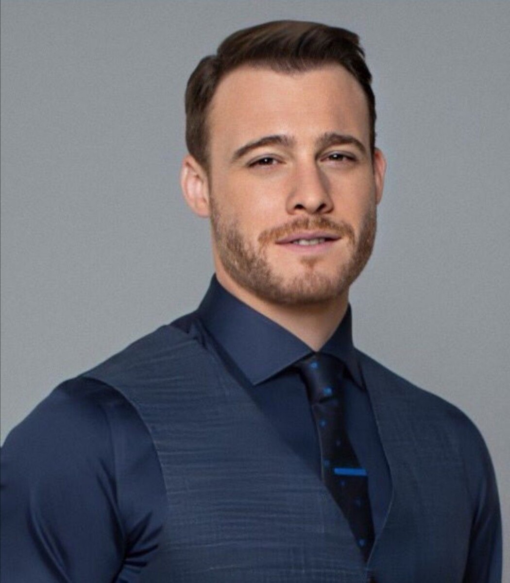 Керем Бюрсин, источник Pinterest