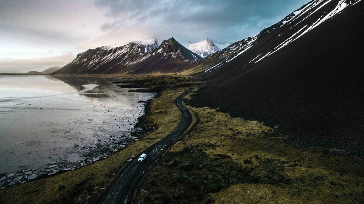 https://unsplash.com 
Фотограф: André Filipe @verycore
