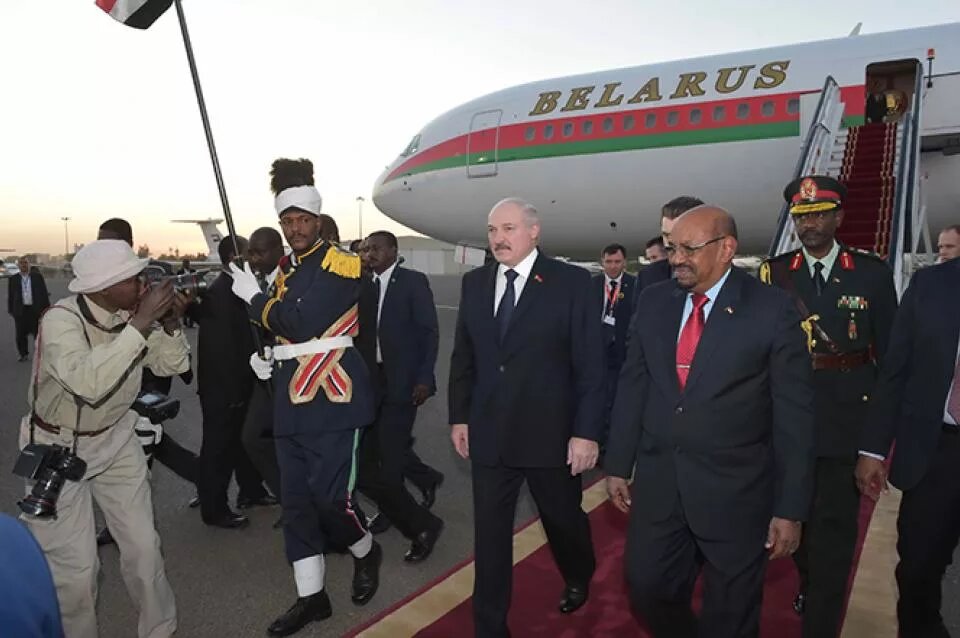 Лидеры двух стран А. Лукашенко и О. Башир во время визита первого в Хартум в 2017.