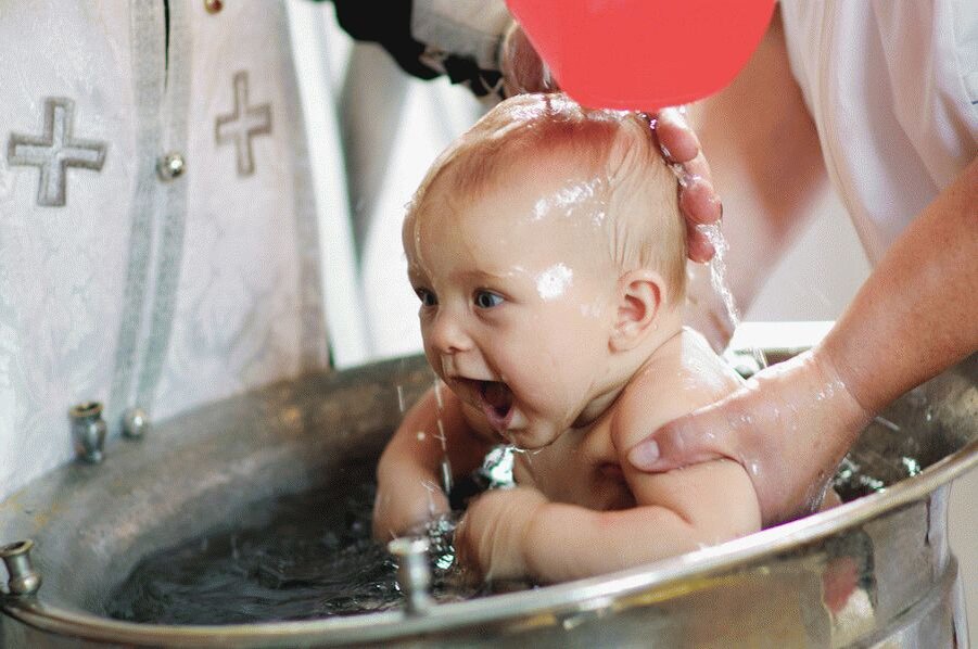 Крещение малыша - Фото взято из открытых источников.