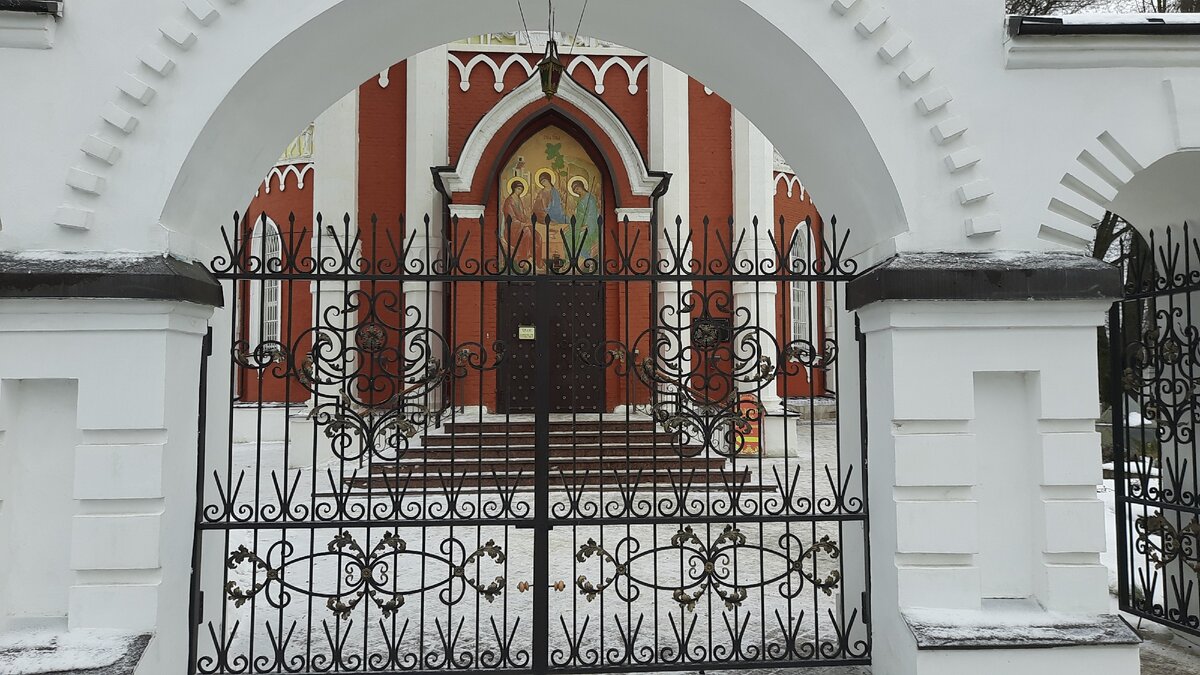 Кружевные ворота храма