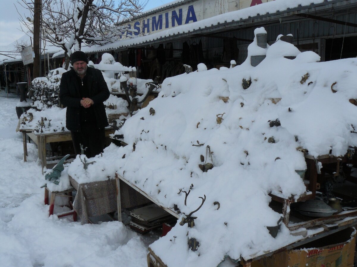 Продавцы сувениров страдают