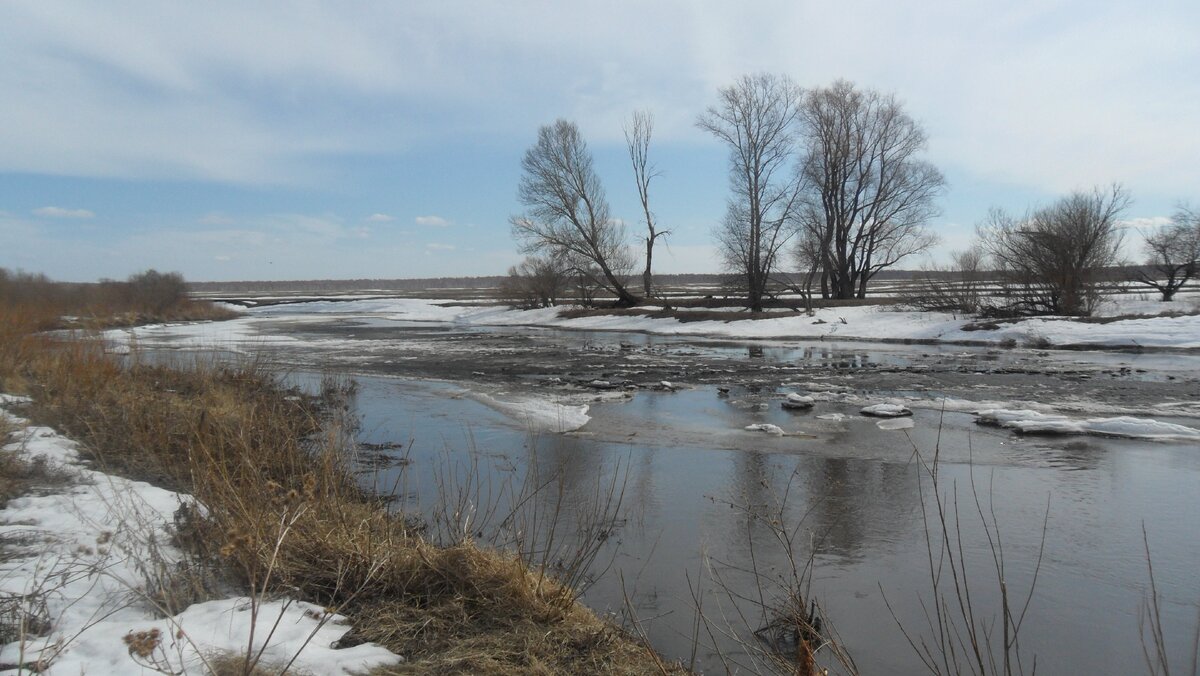Река Синара весной. Фото Л. Плотниковой