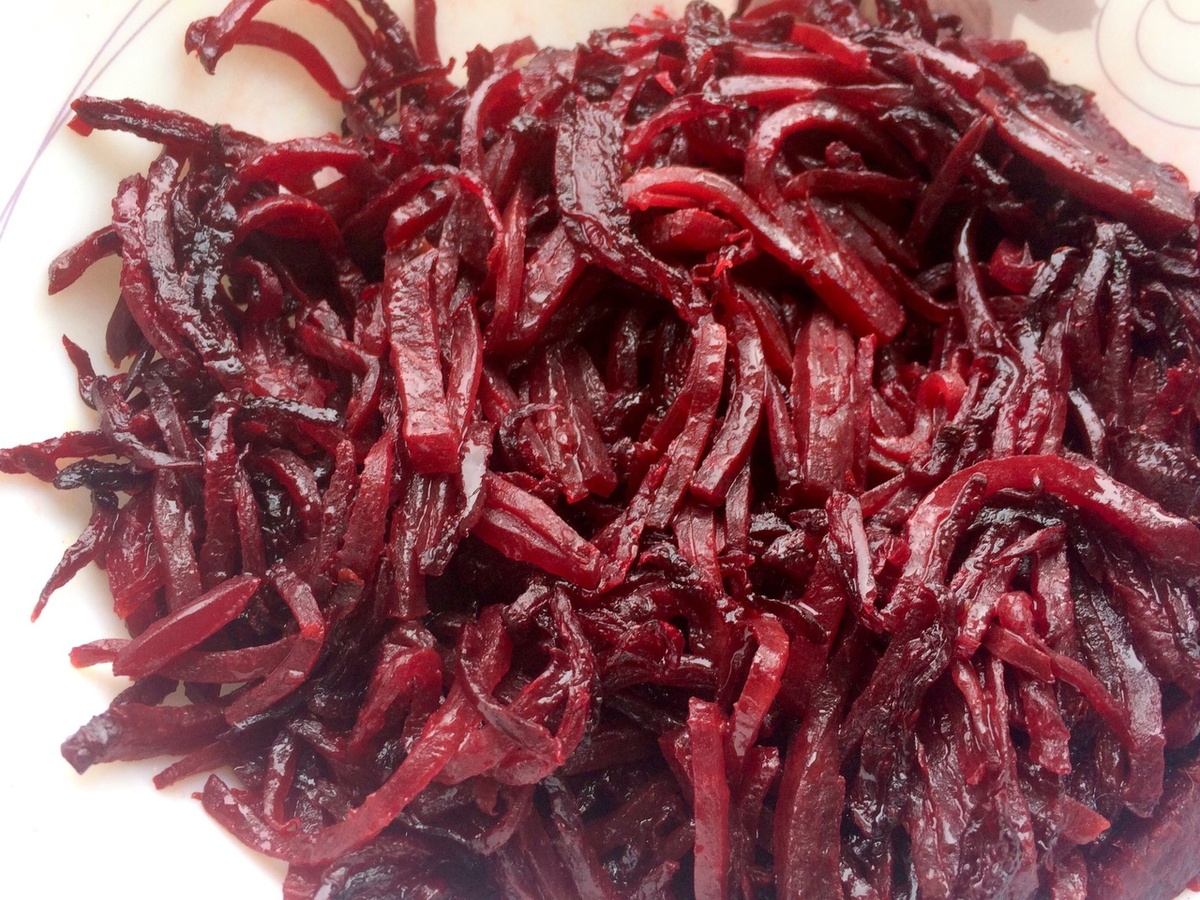 Свёкла не потеряла цвета даже без кислоты, которую с этой целью советуют добавлять