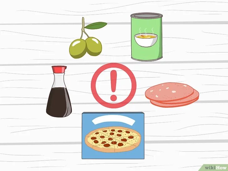 1.Оцените свой рацион и потребление натрия.  Если вы едите слишком много соленой пищи, она может стать причиной отека. К продуктам с повышенным содержанием натрия относятся, в первую очередь, переработанные продукты, такие как:[1]консервированные супы;
колбаса и ветчина;
замороженная пицца;
соевый соус;
творог;
оливки.
