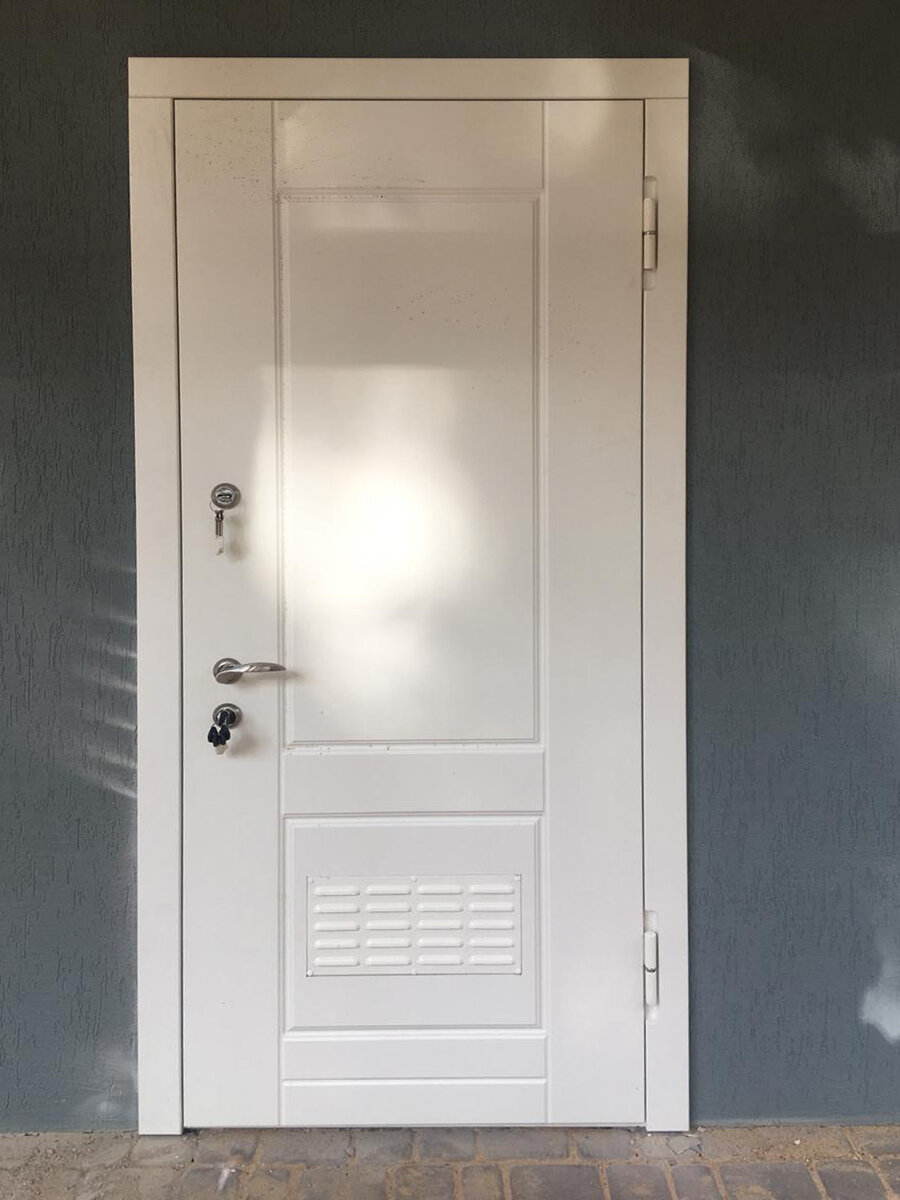 Дверь в котельную с вентиляцией, отделка МДФ RAL 9003