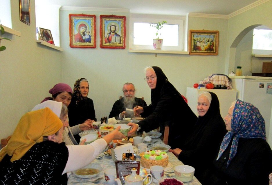 Трапеза в храме. Фото из открытого источника.