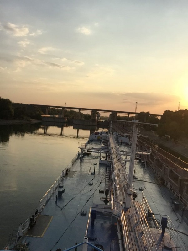 Танкер "Волгонефть-114", река Дон. Константиновский шлюз. Ожидание шлюзования. 19.08.2020. Фото Алексей Нечаев